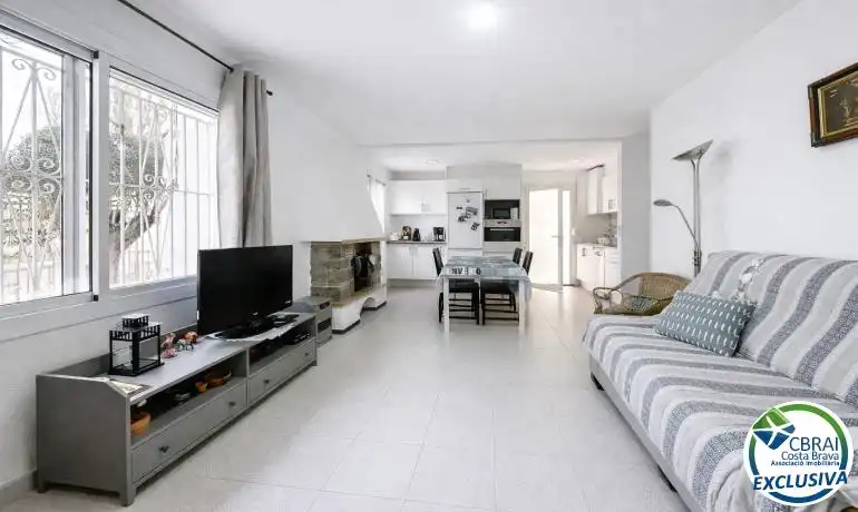 Casa amb jardí en venda a Carrer de la Marinada, imagen 2