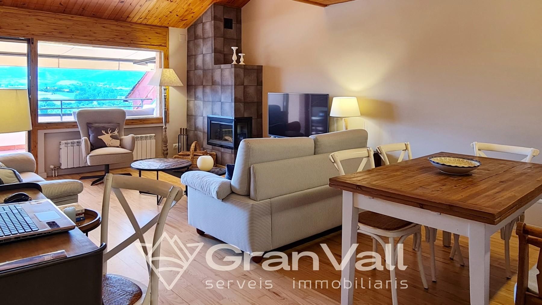 Sala d'estar de Dúplex en venda en Puigcerdà amb Calefacció, Jardí privat i Terrassa