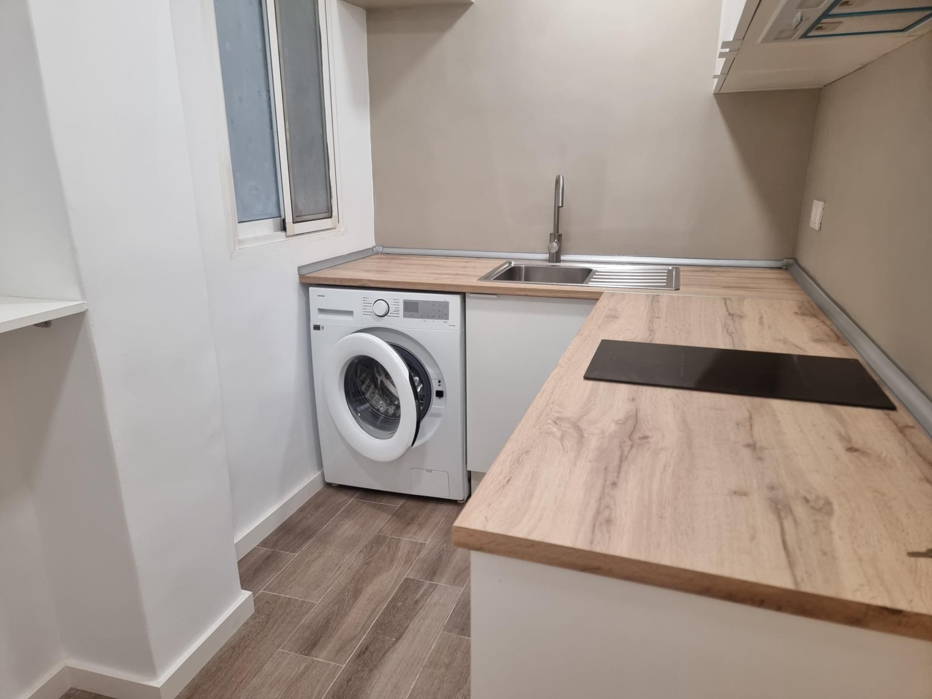Kitchen of Flat to rent in  Valencia Capital  with Air Conditioner and Balcony