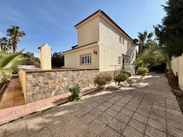 Vista exterior de Casa o xalet en venda en Sant Joan d'Alacant amb Calefacció, Jardí privat i Traster