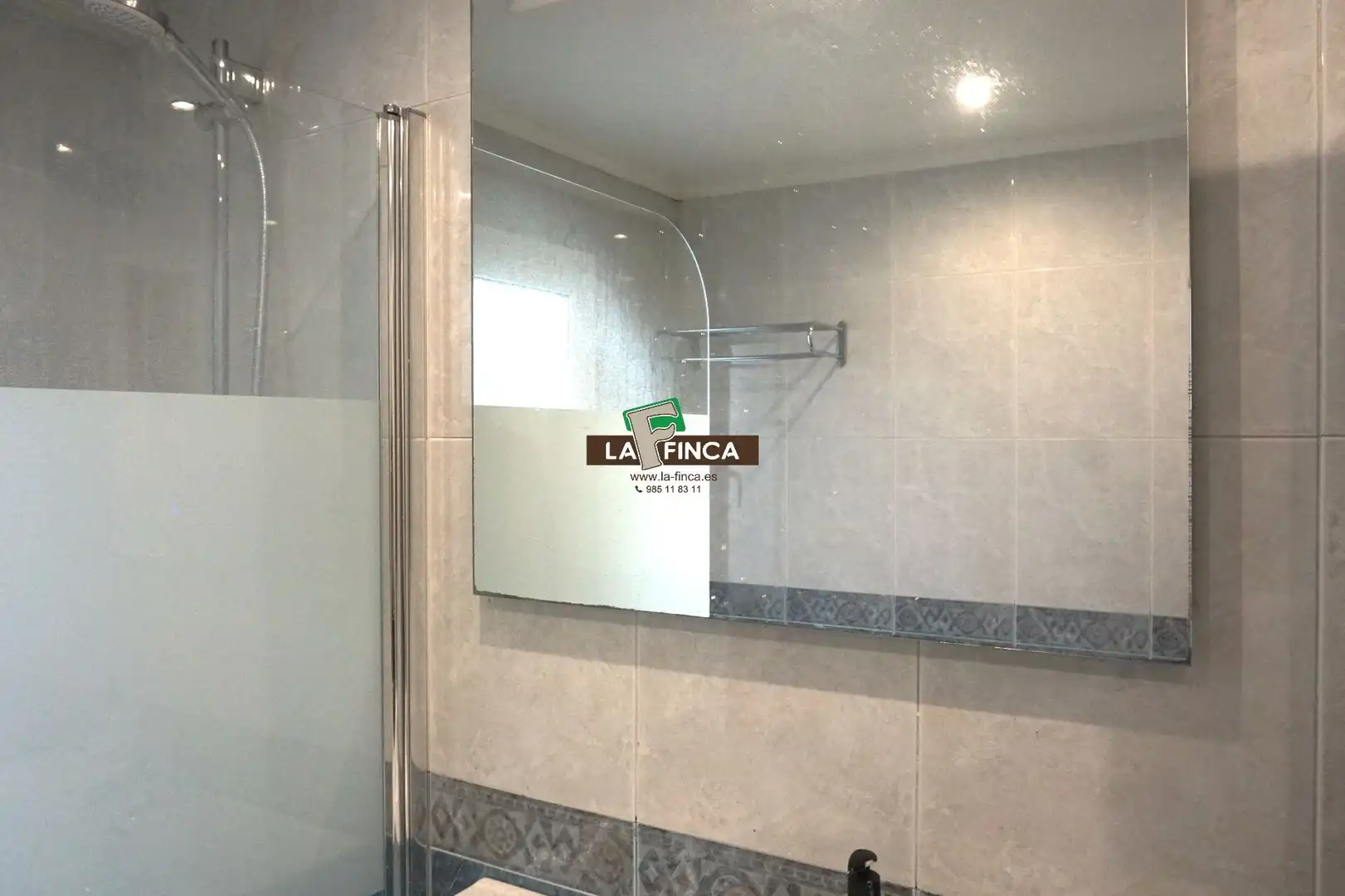 Bathroom of Flat for rent in Gijón   with Parquet flooring and Furnished
