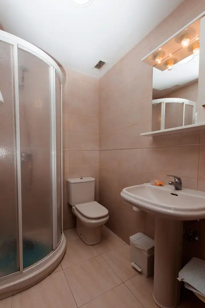Badezimmer von Wohnungen zur Miete in Almuñécar mit Terrasse, Möbliert und Ofen