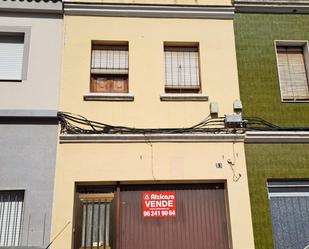 Vista exterior de Casa o xalet en venda en Alzira amb Terrassa