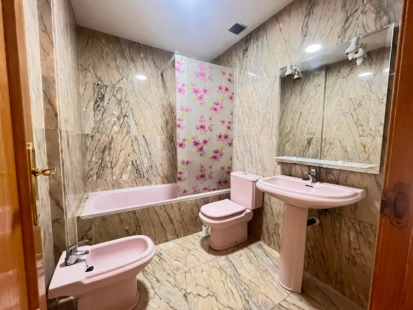 Bathroom of Flat for sale in Fuenlabrada  with Air Conditioner, Heating and Balcony