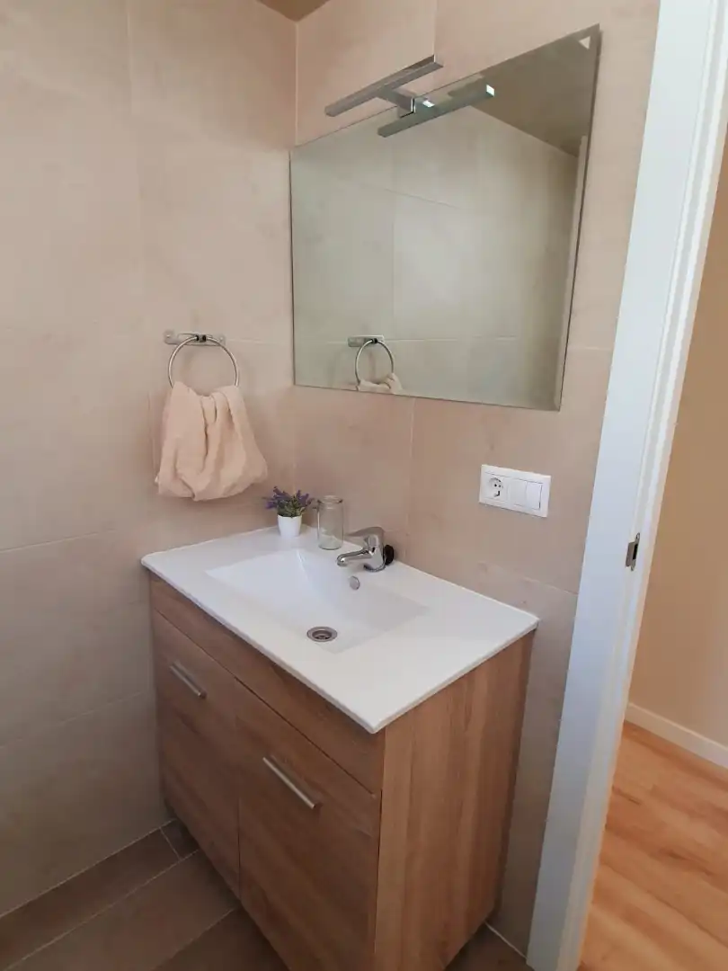 Baño de Piso de alquiler en Valencia con Aire acondicionado, Parquet y Amueblado