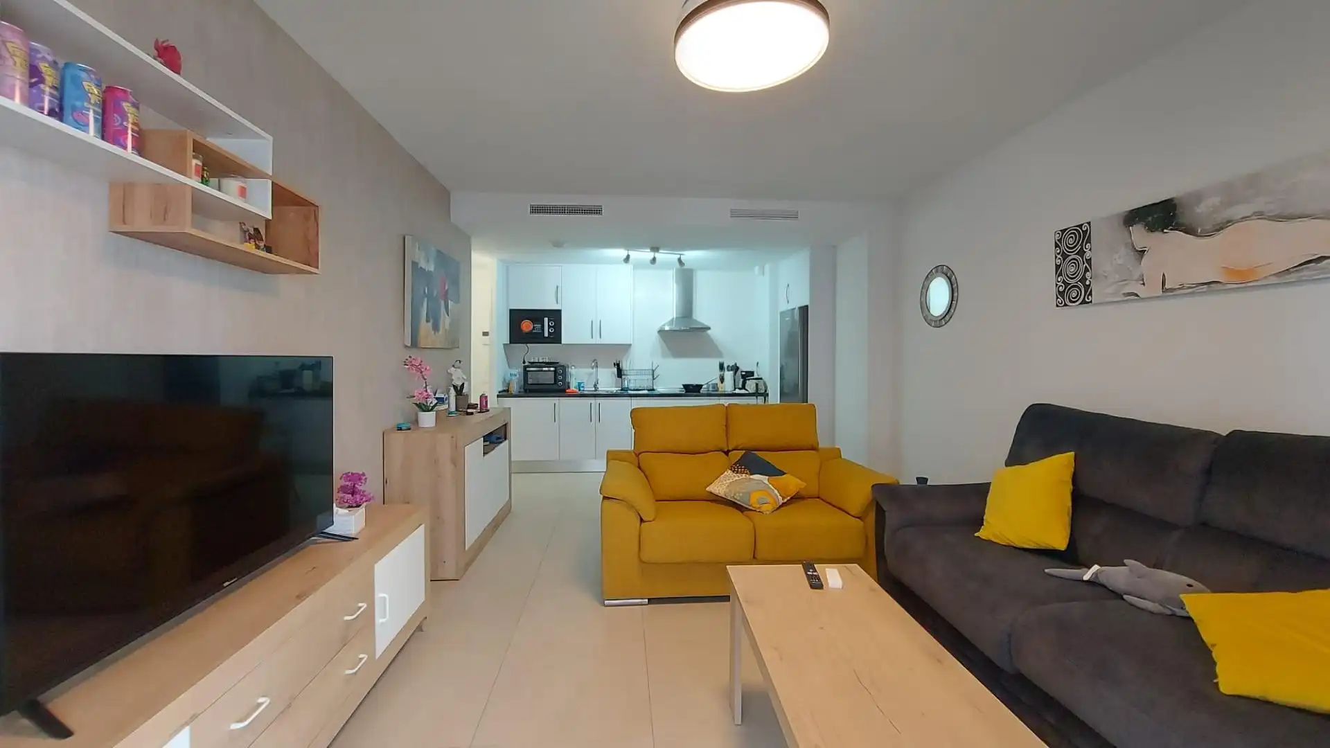 Sala d'estar de Apartament de lloguer en El Ejido amb Aire condicionat, Terrassa i Moblat