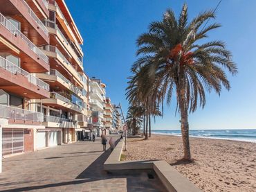 Pis amb balcó en venda a Passeig Marítim Sant Joan de Déu