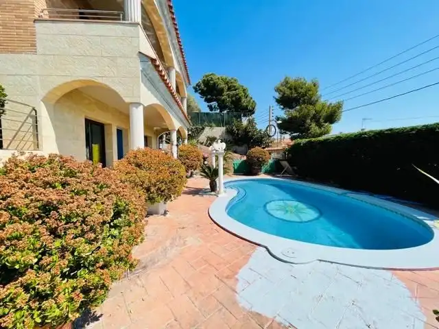 Vista exterior de Casa o chalet en venta en Tordera con Piscina y Horno