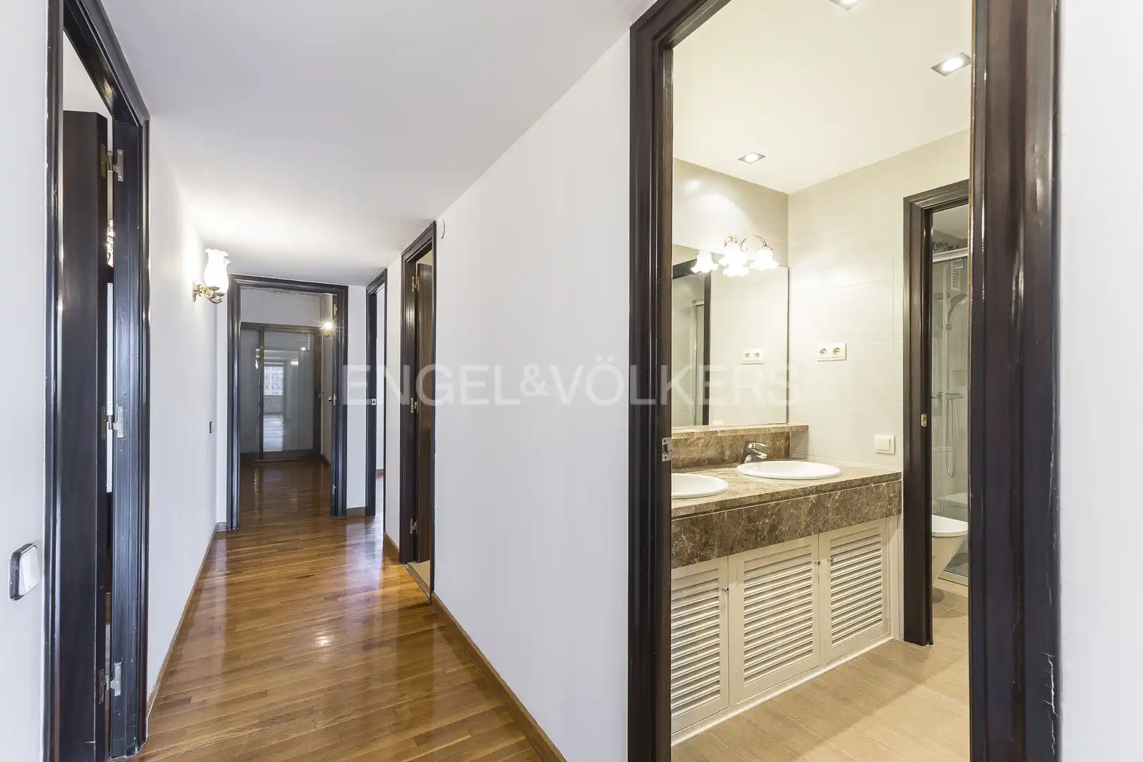 Flat for sale in Barcelona  with Air Conditioner, Heating and Private garden