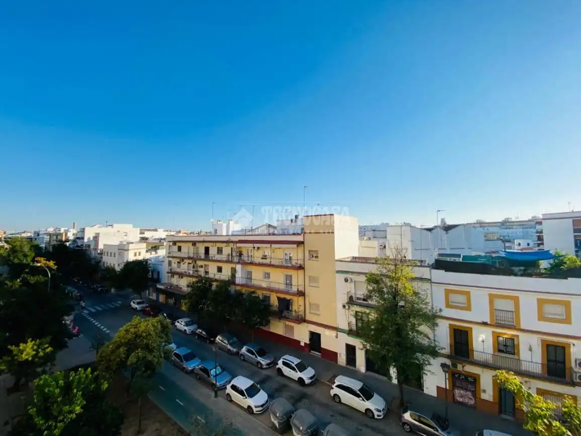 Exterior view of Flat for sale in  Sevilla Capital  with Air Conditioner
