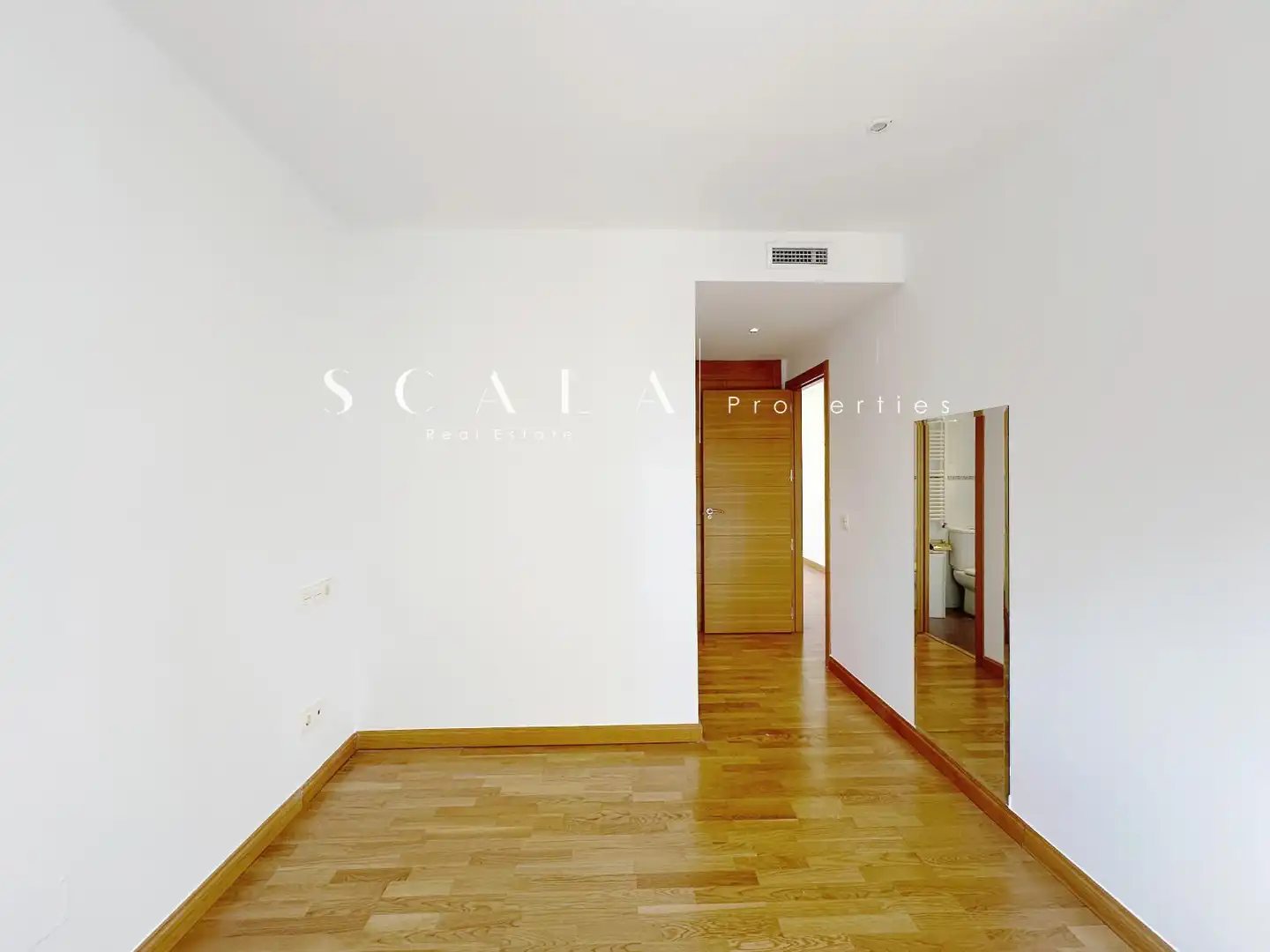 Schlafzimmer von Wohnung zur Miete in Madrid mit Klimaanlage, Heizung und Parkett