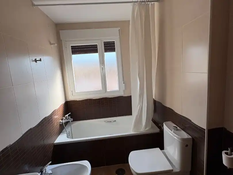 Bathroom of Flat for rent in Villarejo de Fuentes