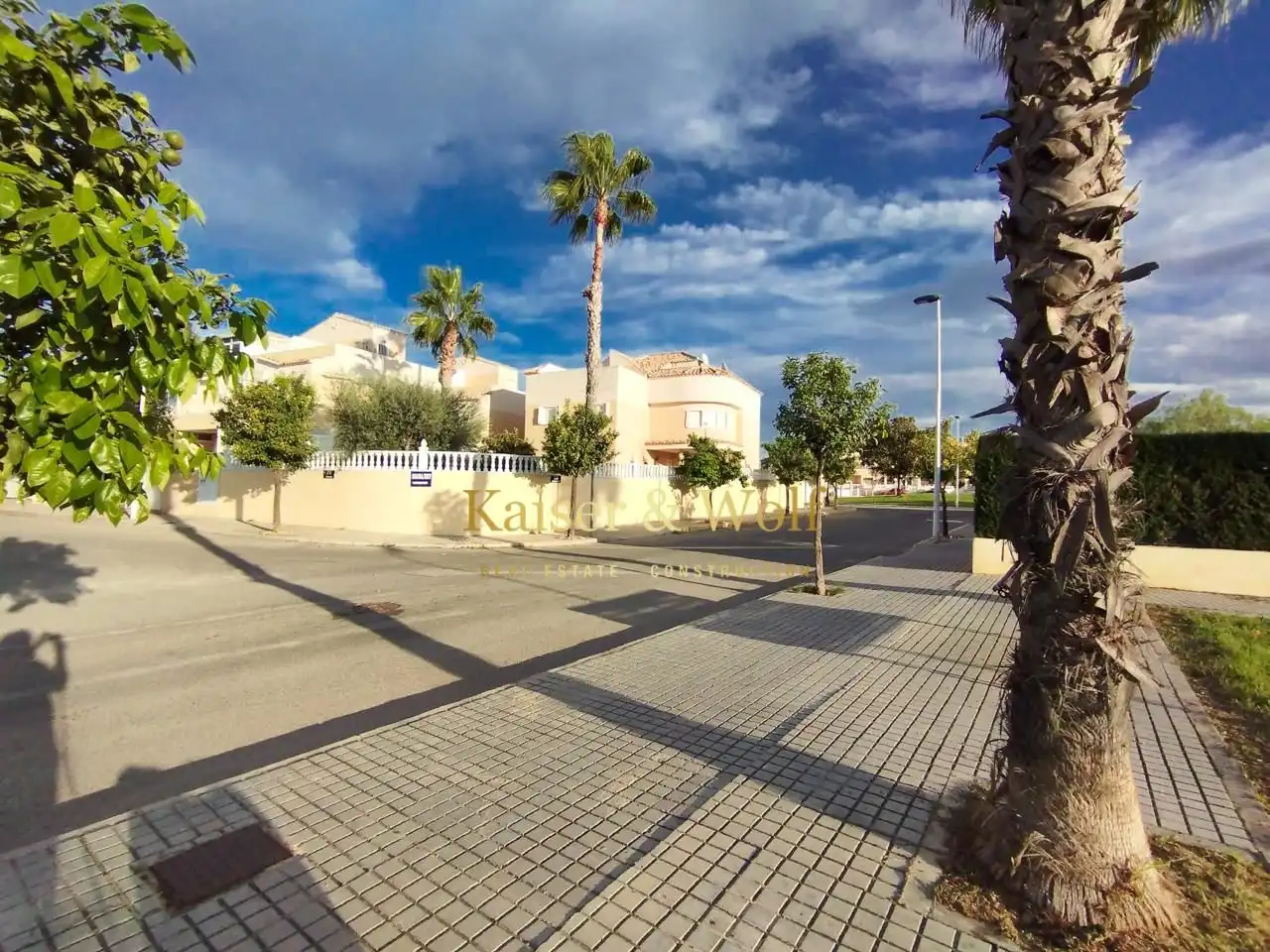 Vista exterior de Casa o xalet en venda en Torrevieja amb Jardí privat, Terrassa i Traster
