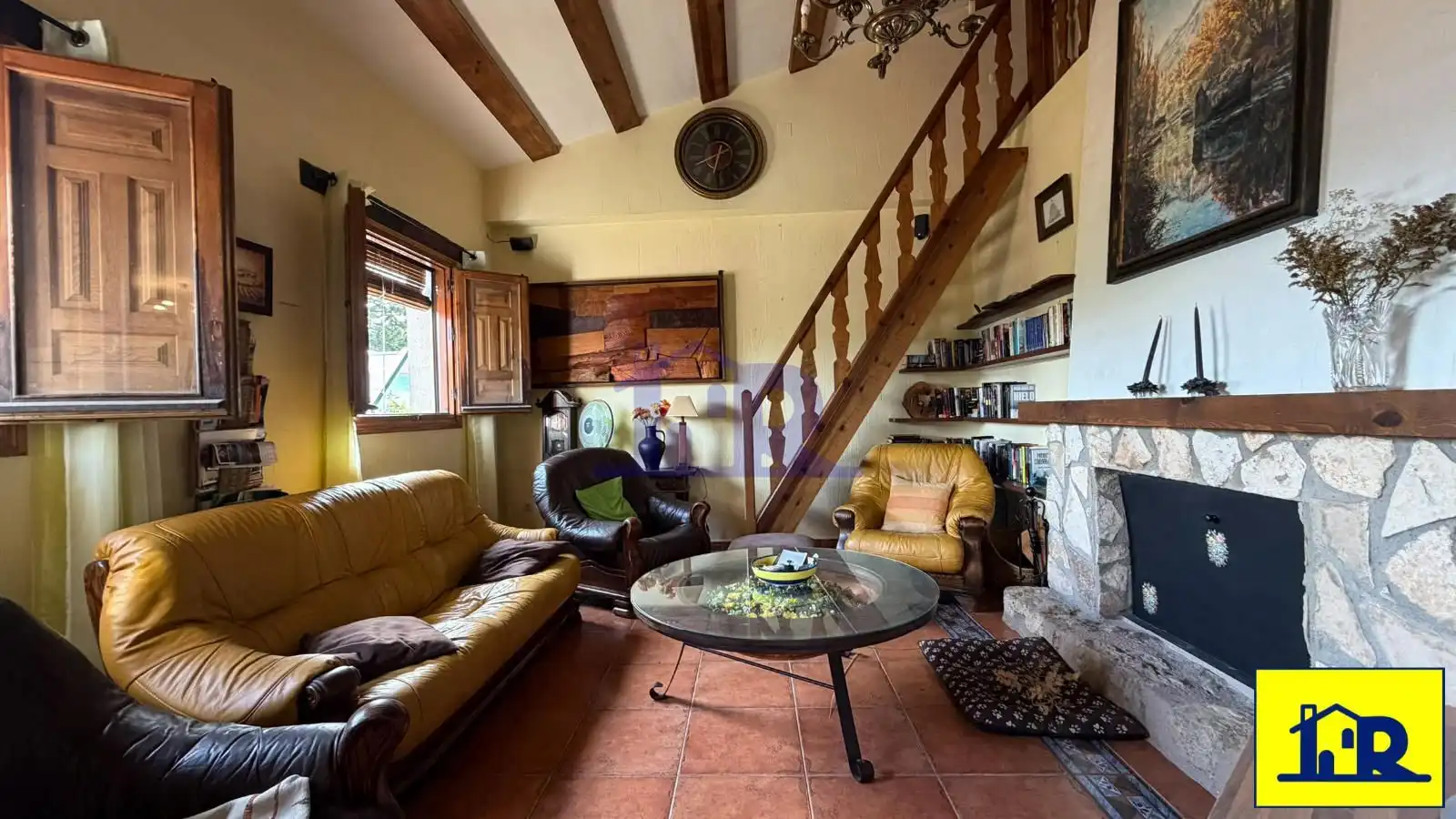 Sala d'estar de Casa o xalet en venda en Villalba de la Sierra amb Calefacció, Traster i Piscina