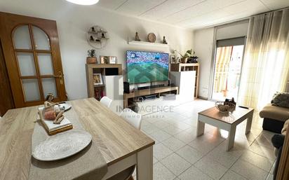 Living room of Flat for sale in Terrassa  with Air Conditioner and Balcony