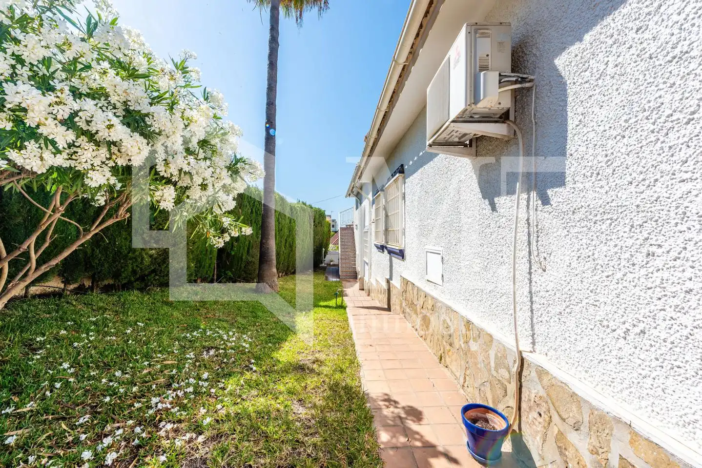 Vista exterior de Casa o chalet en venta en Vélez-Málaga con Jardín privado, Terraza y Piscina