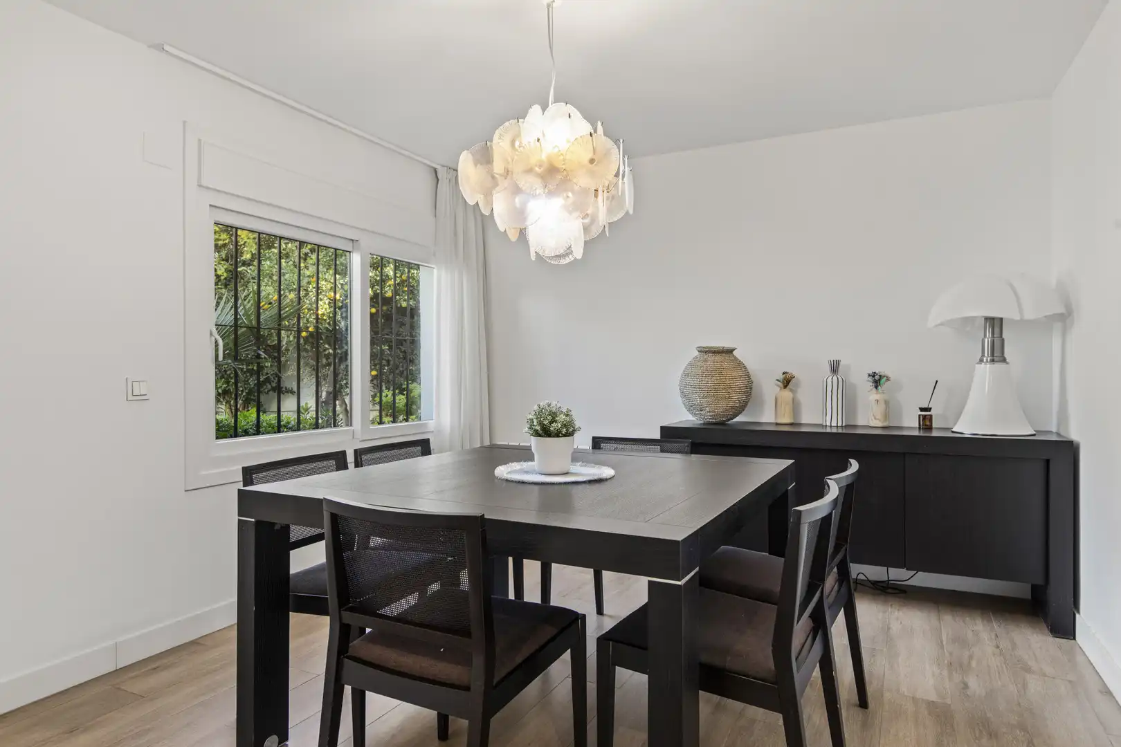 Comedor de Casa o chalet en venta en Marbella con Aire acondicionado, Calefacción y Jardín privado