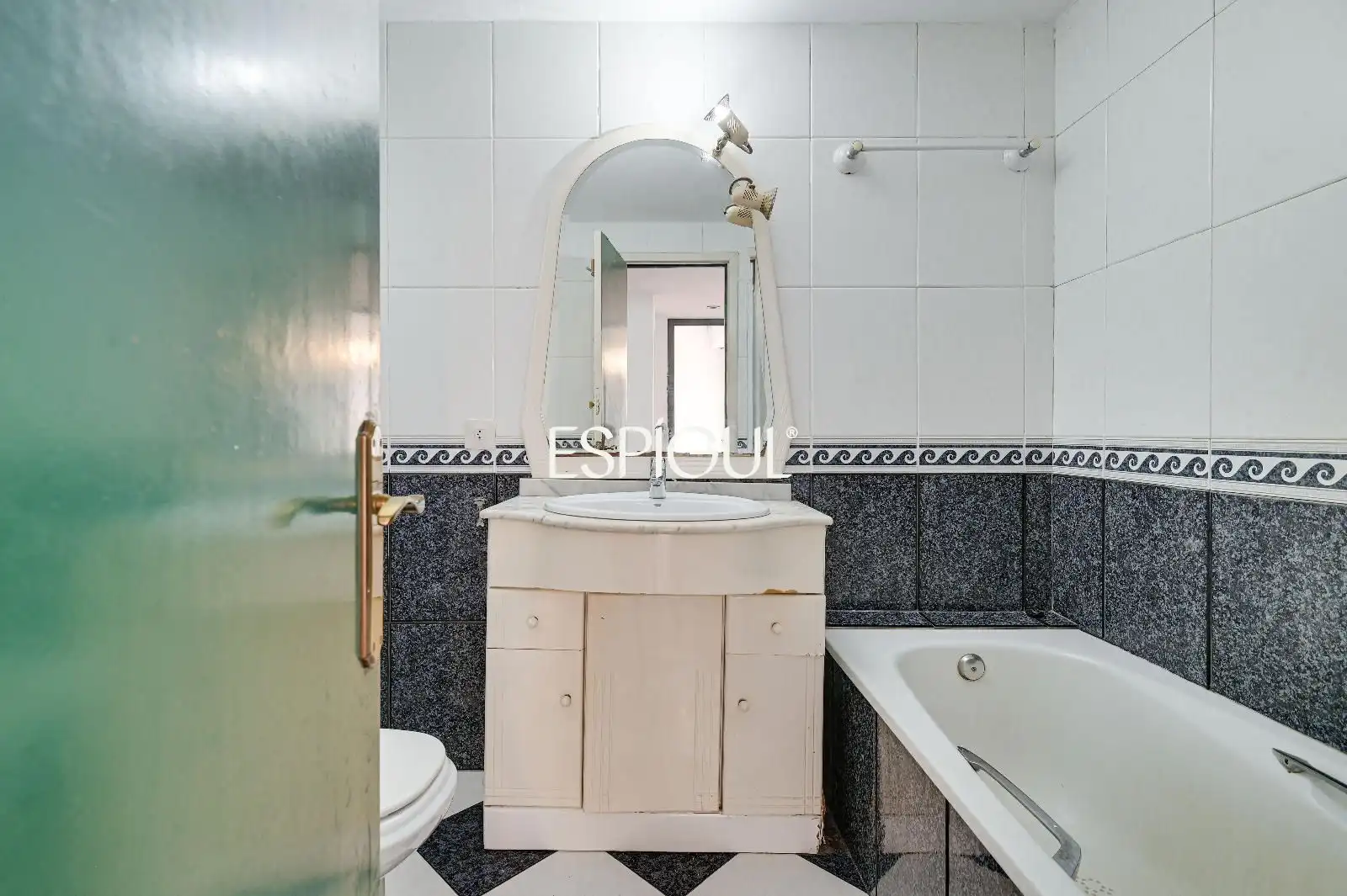 Baño de Piso en venta en Girona con Calefacción, Parquet y Amueblado