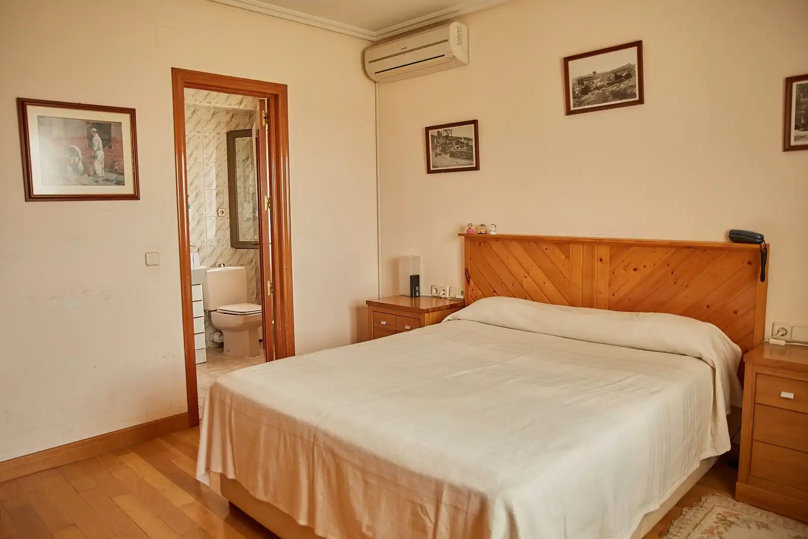 Bedroom of Houses for sale in Miraflores de la Sierra  with Air Conditioner, Heating and Private garden