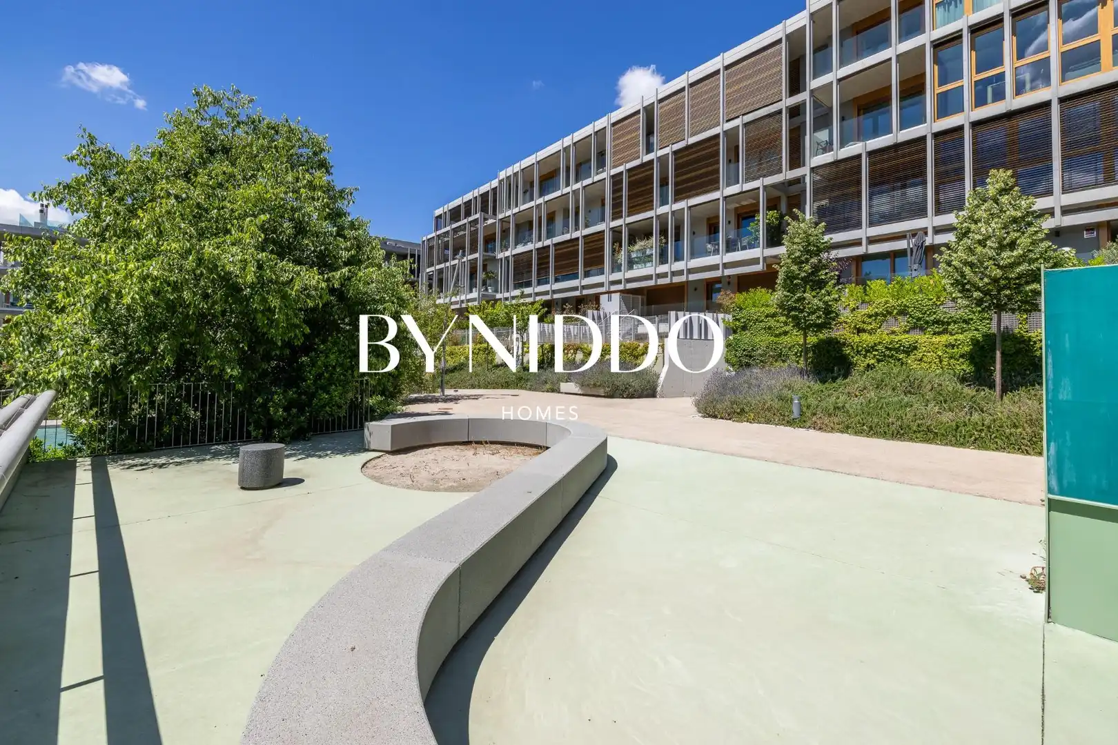 Vista exterior de Planta baixa en venda en Sant Cugat del Vallès amb Aire condicionat, Calefacció i Jardí privat