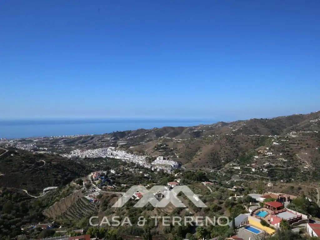 Vista exterior de Casa o xalet en venda en Torrox amb Aire condicionat i Balcó