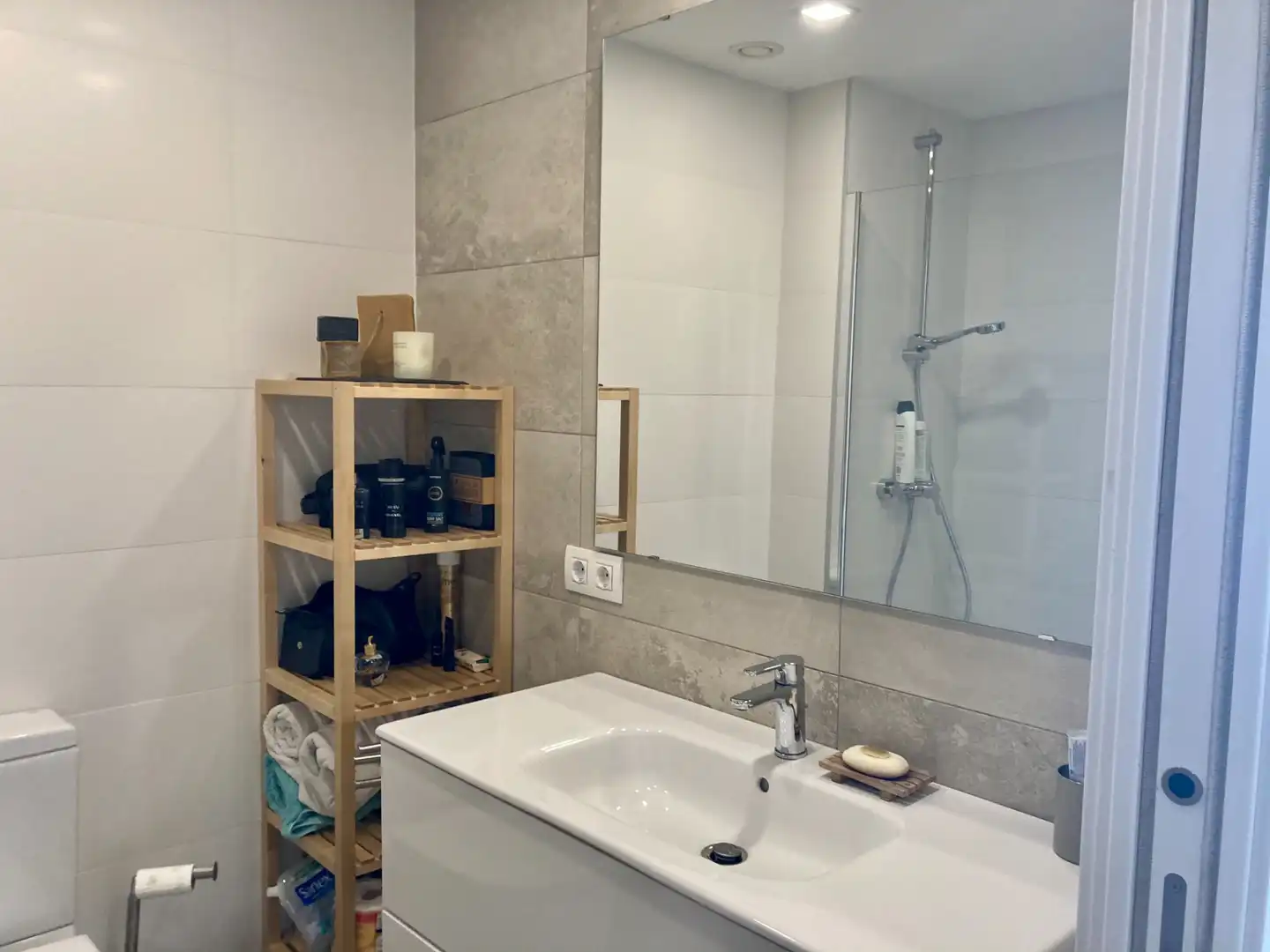 Baño de Piso de alquiler en Castelldefels con Aire acondicionado, Calefacción y Parquet