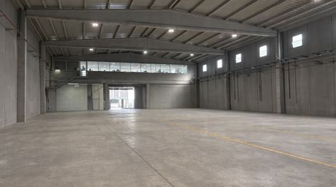Foto 2 von Fabrikhallen zur Miete in Santa Perpètua de Mogoda, Barcelona