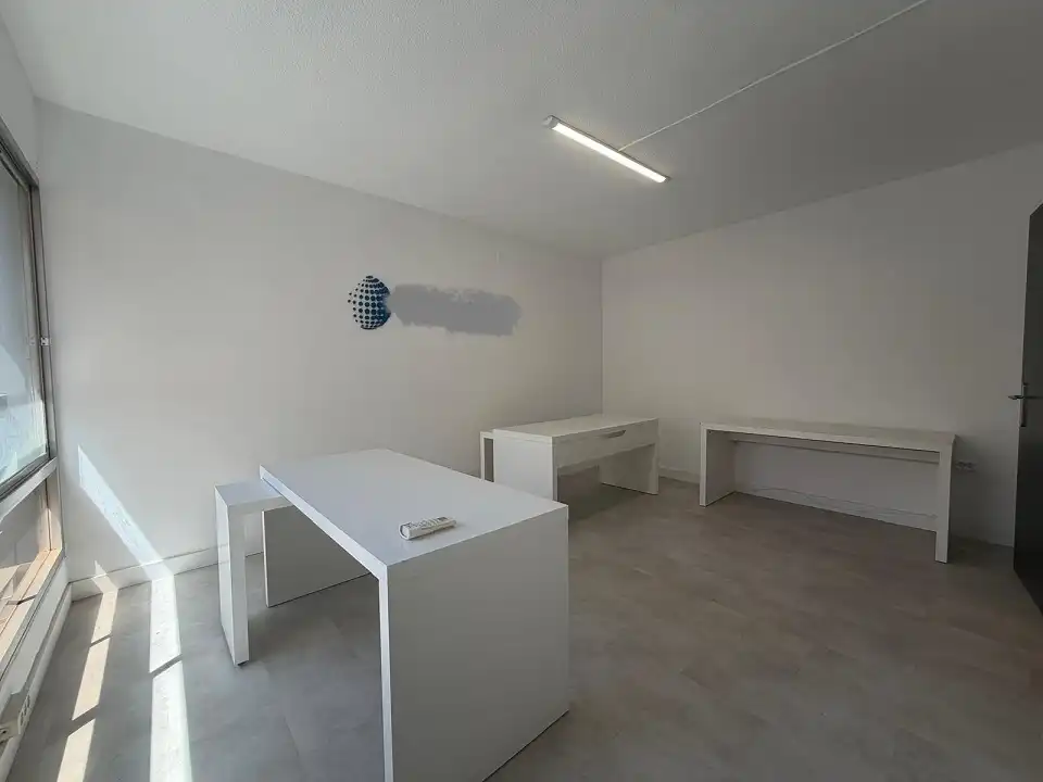 Office for rent in Cartagena  with Air Conditioner and Heating