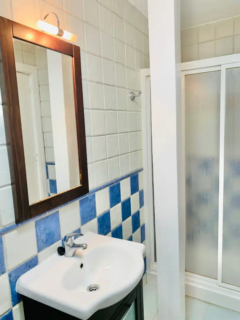 Badezimmer von Wohnung zur Miete in Granada mit Klimaanlage, Heizung und Terrasse