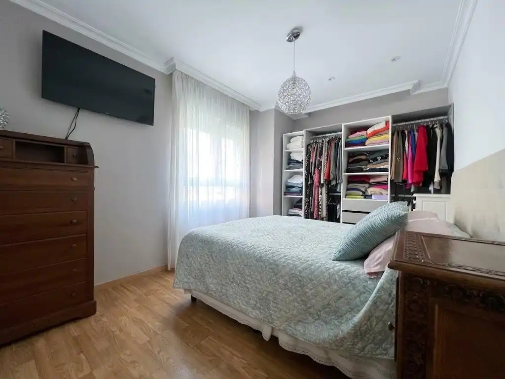 Bedroom of Flat for sale in Algeciras  with Air Conditioner and Balcony