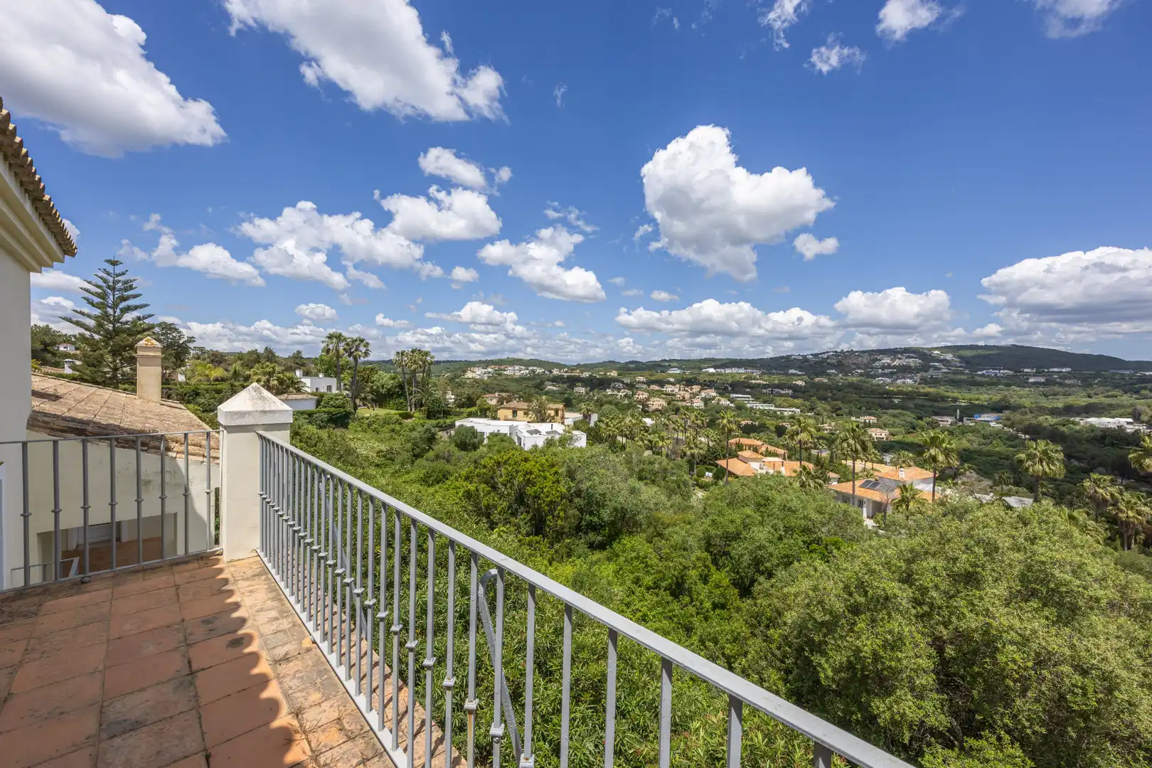 Vista exterior de Casa o chalet en venta en Sotogrande con Aire acondicionado, Jardín privado y Terraza