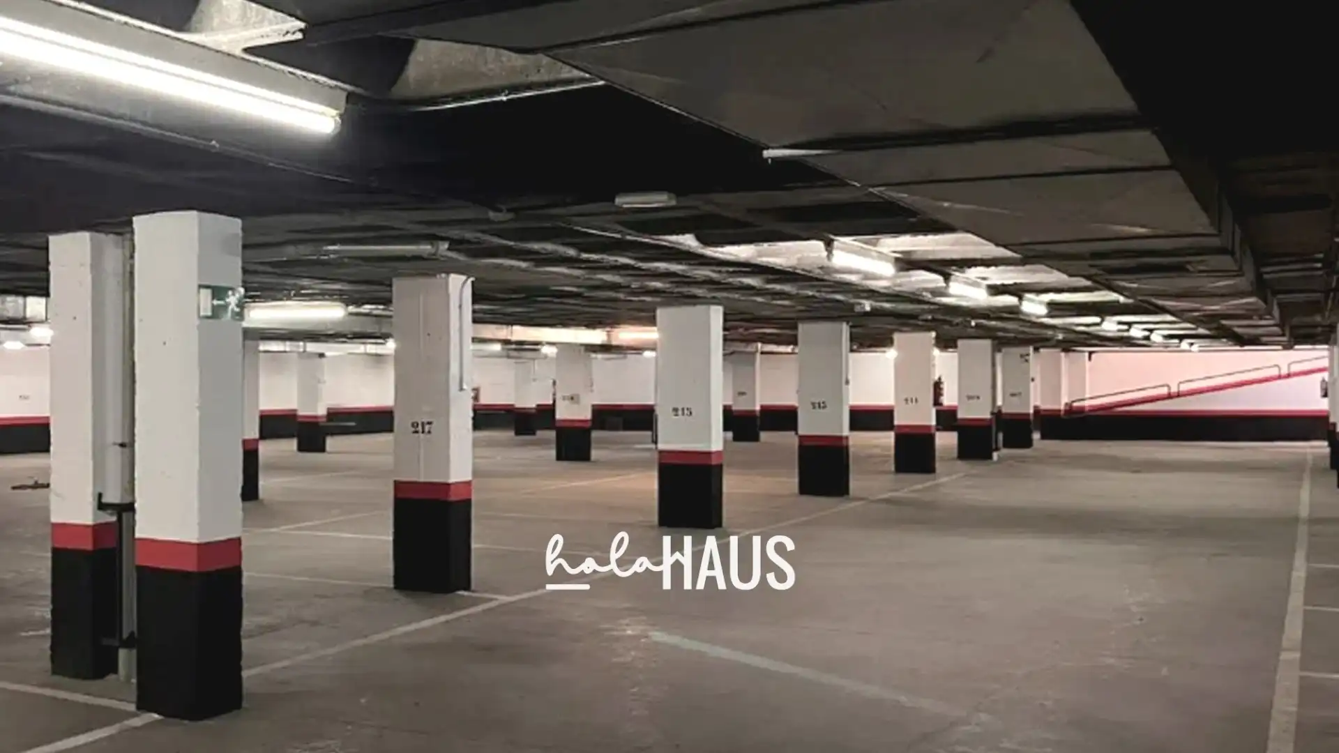 Parkplatz von Fabrikhallen zum Verkauf in Madrid