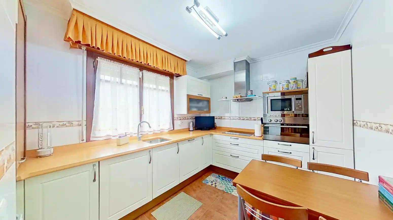 Cuina de Casa adosada en venda en Argoños  amb Calefacció, Parquet i Terrassa