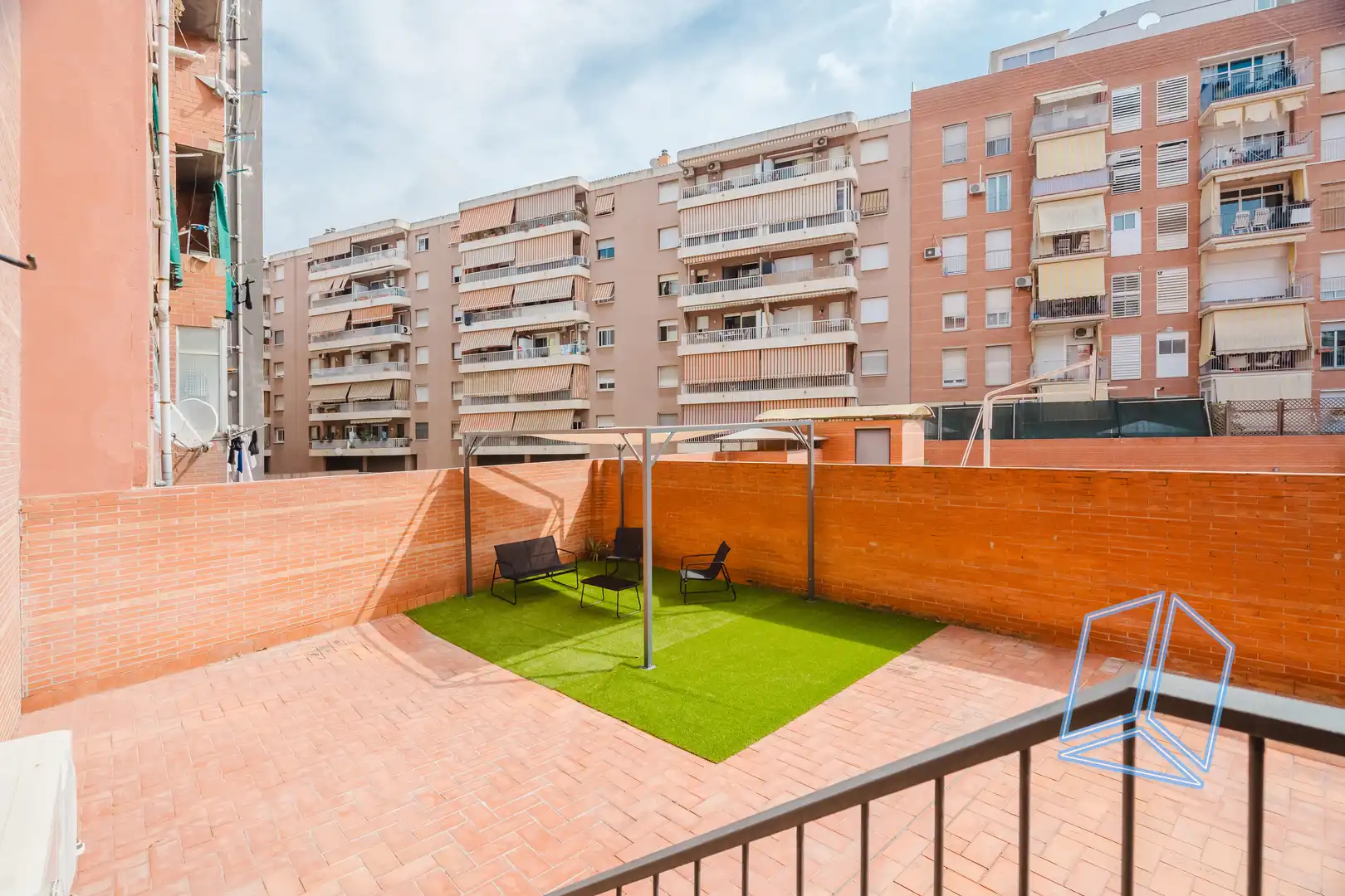 Terrassa de Pis en venda en Barcelona amb Calefacció, Terrassa i Traster