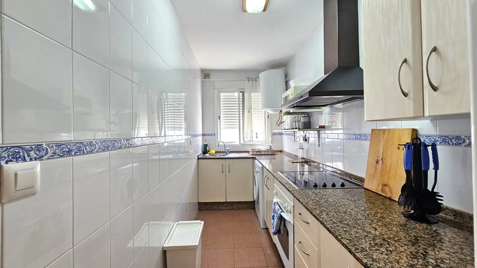 Küche von Wohnung zum Verkauf in Chipiona mit Klimaanlage und Möbliert