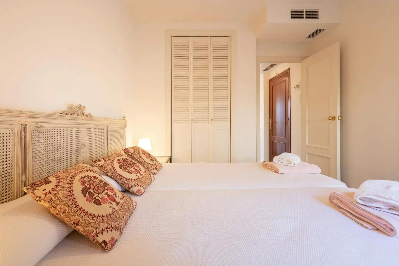 Flat for rent in N/A, Triana Casco Antiguo