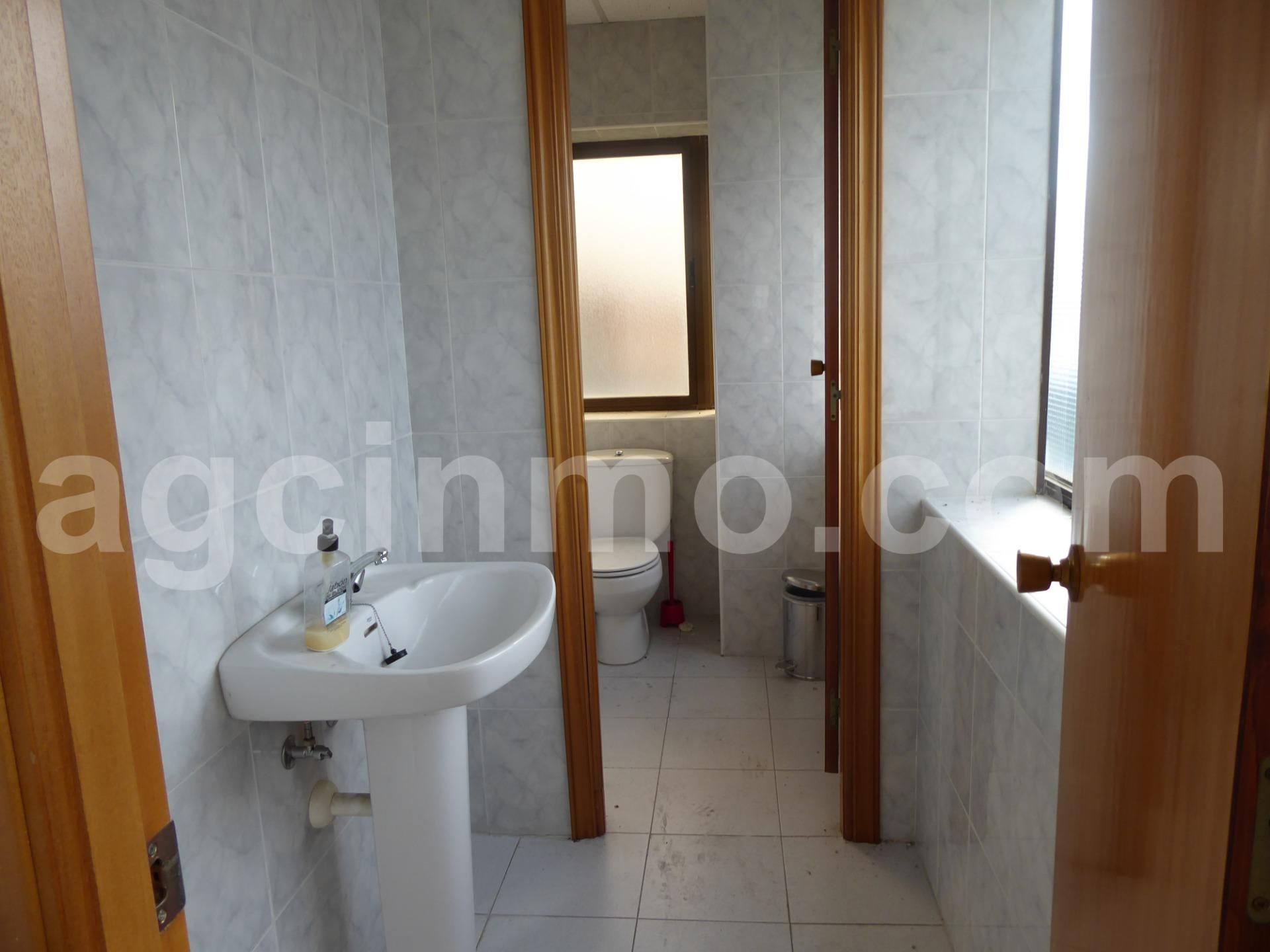 Bathroom of Industrial buildings for sale in Valladolid Capital
