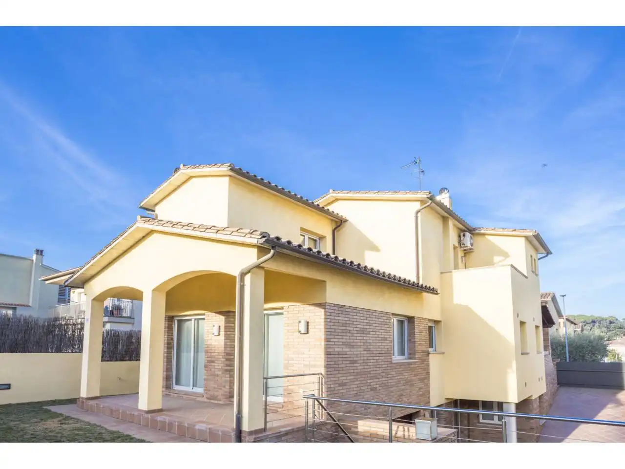 Vista exterior de Casa o chalet de alquiler en Quart con Aire acondicionado, Calefacción y Jardín privado