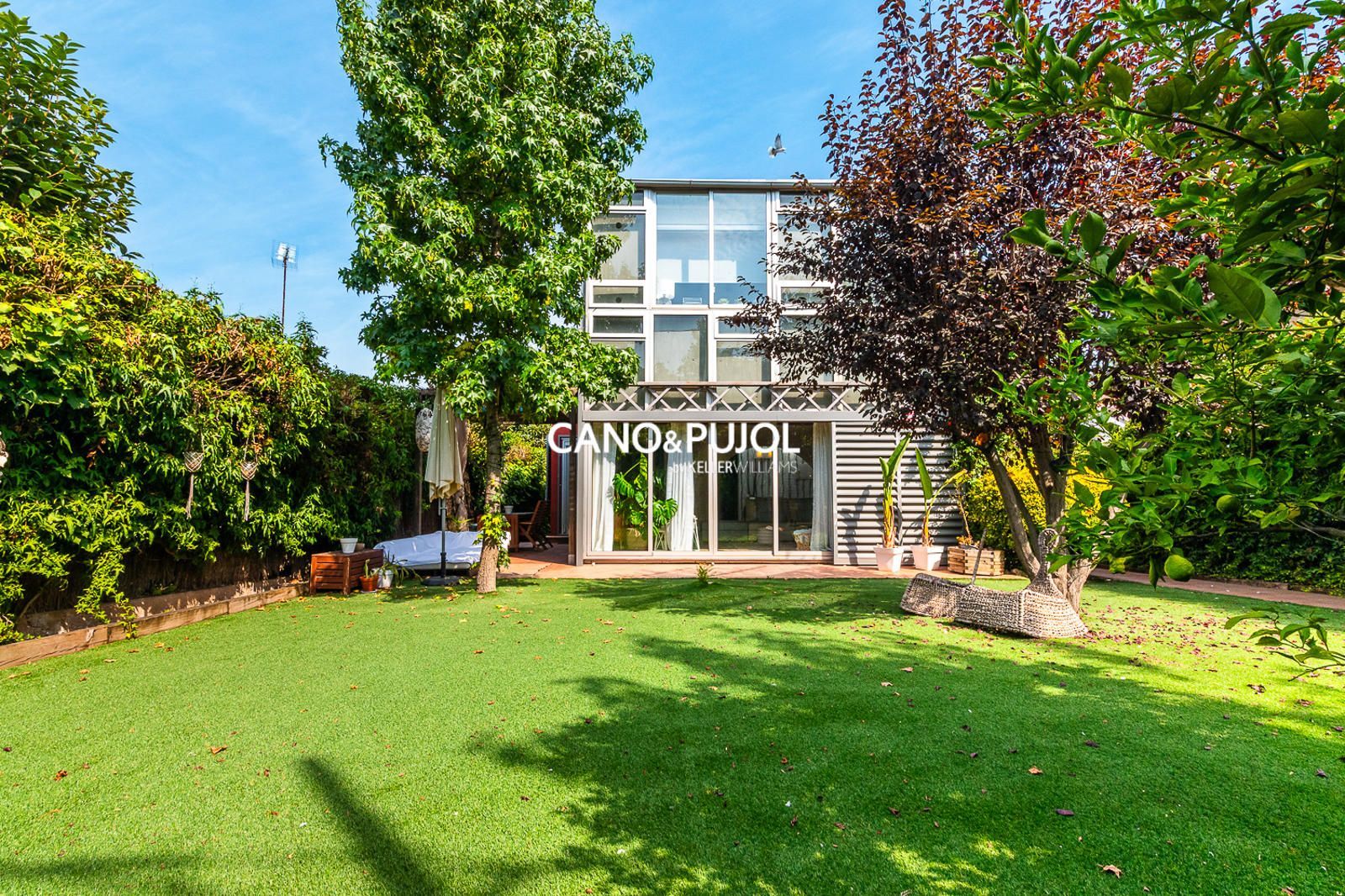 Garden of House or chalet for sale in Sant Cugat del Vallès  with Air Conditioner, Heating and Storage room