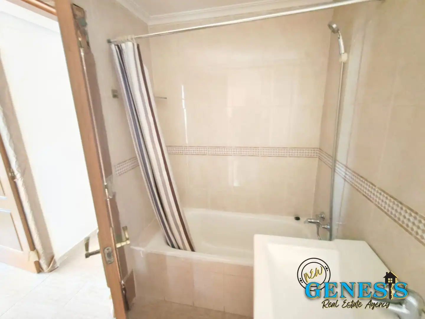 Bany de Apartament en venda en Torrevieja amb Calefacció, Forn i Balcó