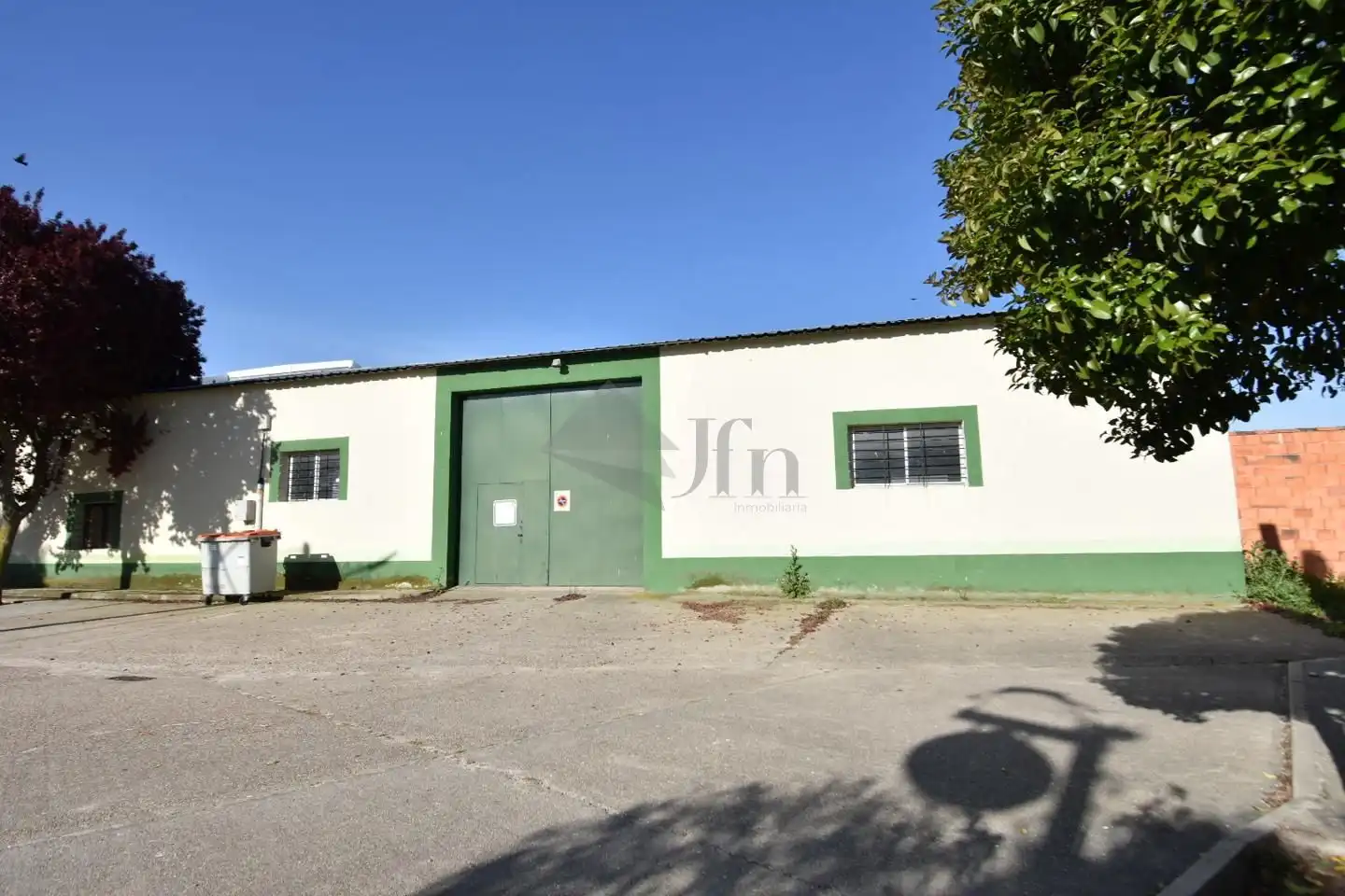 Außenansicht von Fabrikhallen zur Miete in Bocigas