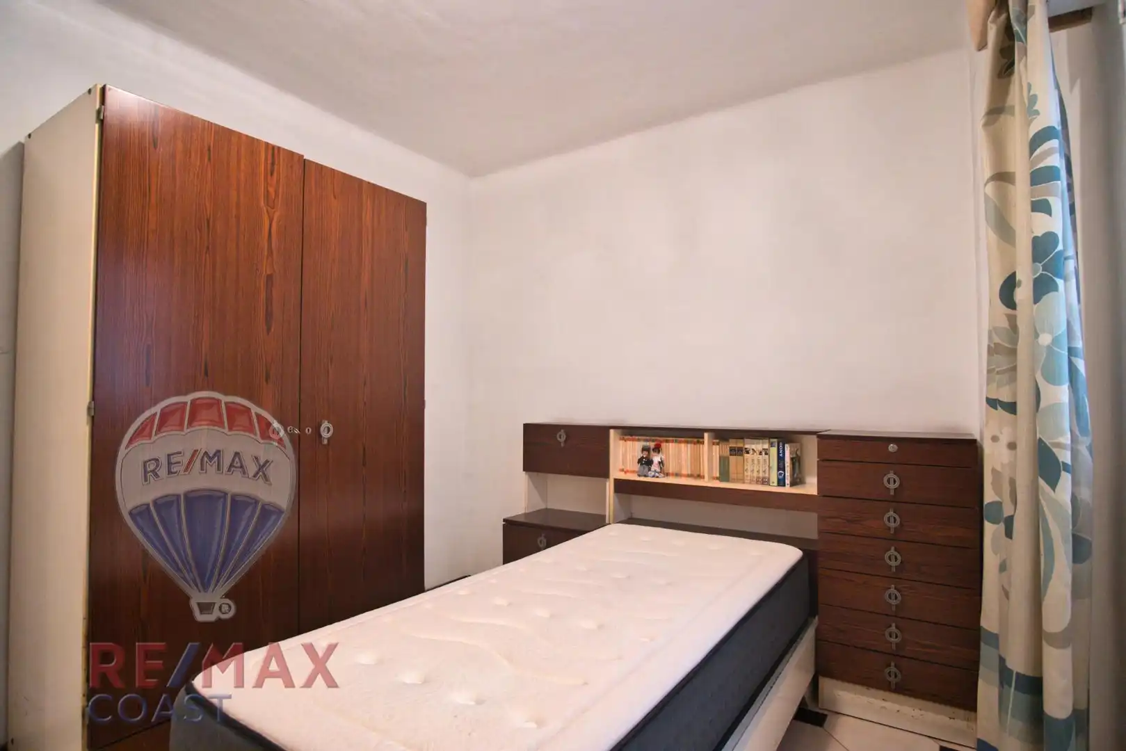 Habitación de Piso en venta en Málaga con Terraza y Alarma