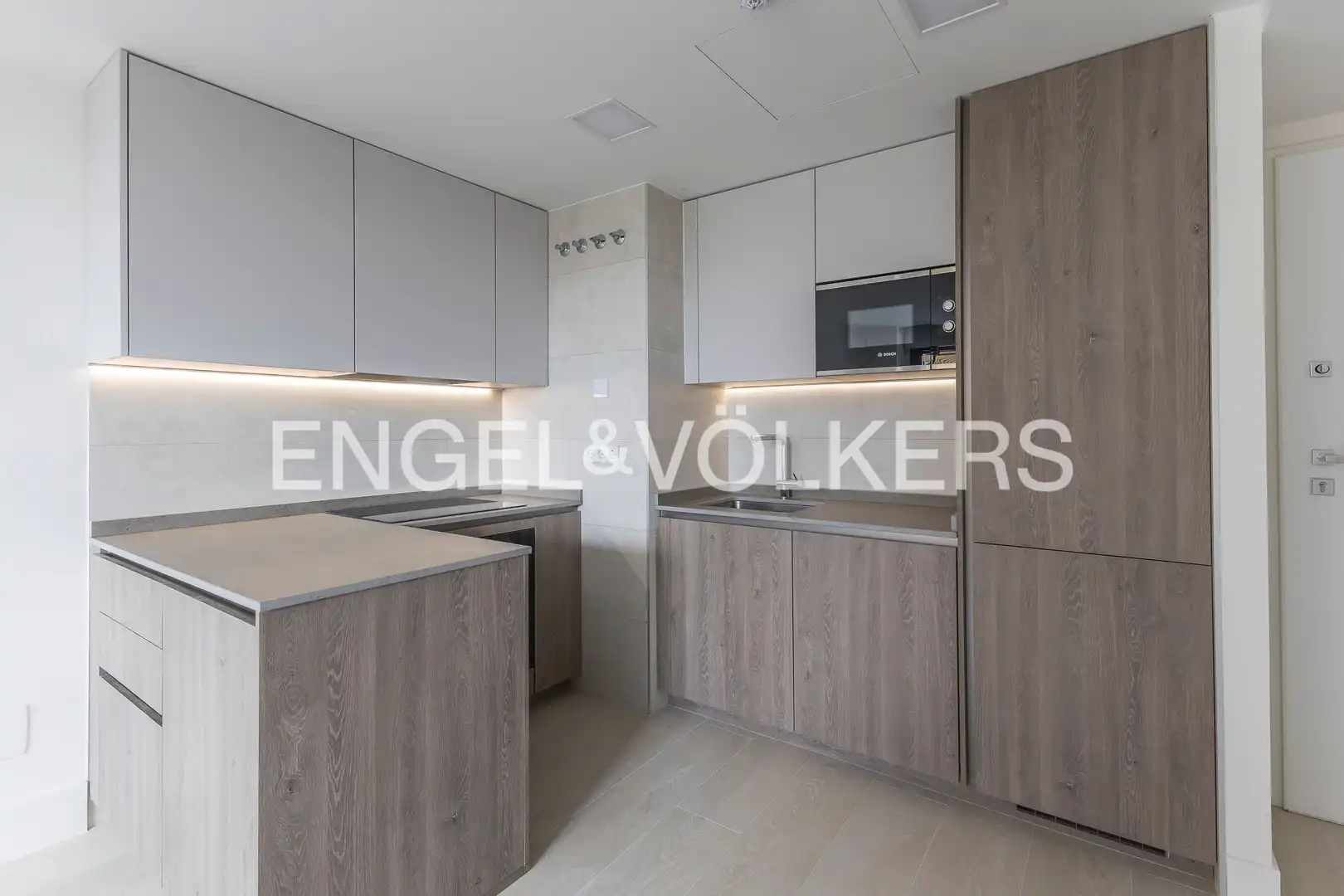 Kitchen of Flat for rent in Madrid  with Air Conditioner, Heating and Storage room