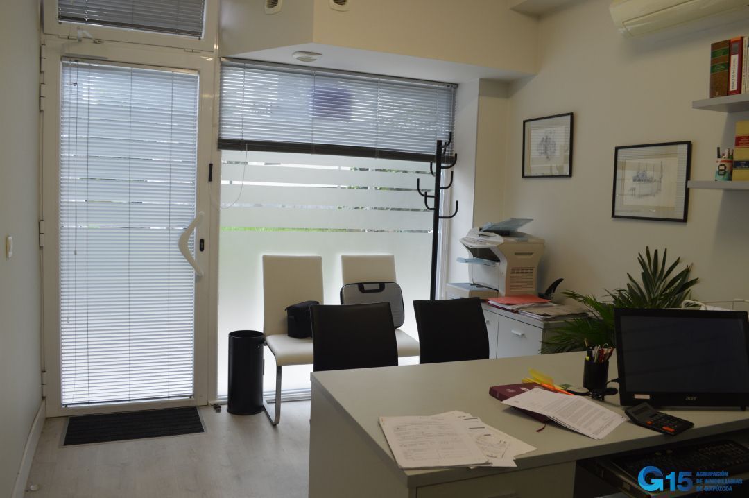Oficina en venda en Donostia - San Sebastián  amb Aire condicionat i Moblat