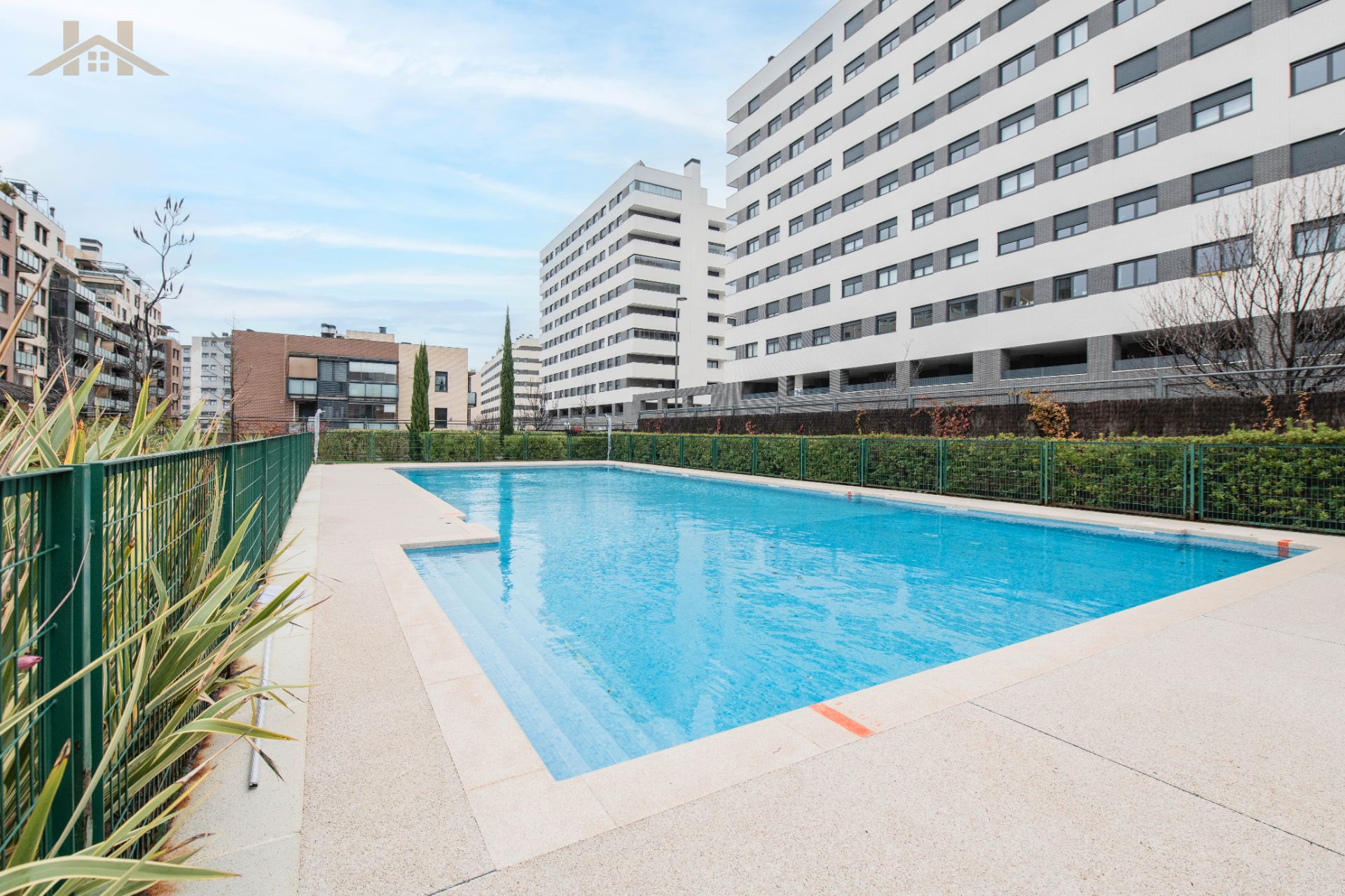 Swimming pool of Flat for sale in Tres Cantos  with Air Conditioner, Heating and Terrace