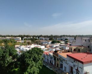 Vista exterior de Casa adosada en venda en Gelves