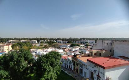 Vista exterior de Casa adosada en venda en Gelves