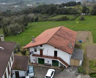 Vista exterior de Casa adosada en venda en Galdames amb Jardí privat