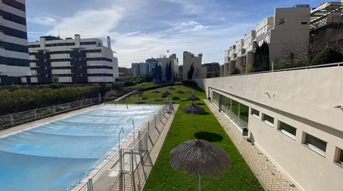 Foto 2 von Wohnung zur Miete in Virgen del Cortijo - Manoteras, Madrid Capital