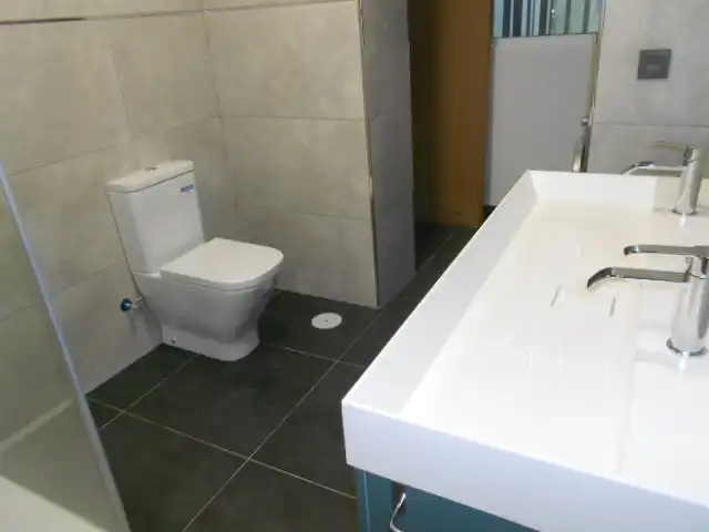 Bany de Pis de lloguer en Santiago de Compostela  amb Calefacció, Moblat i Forn